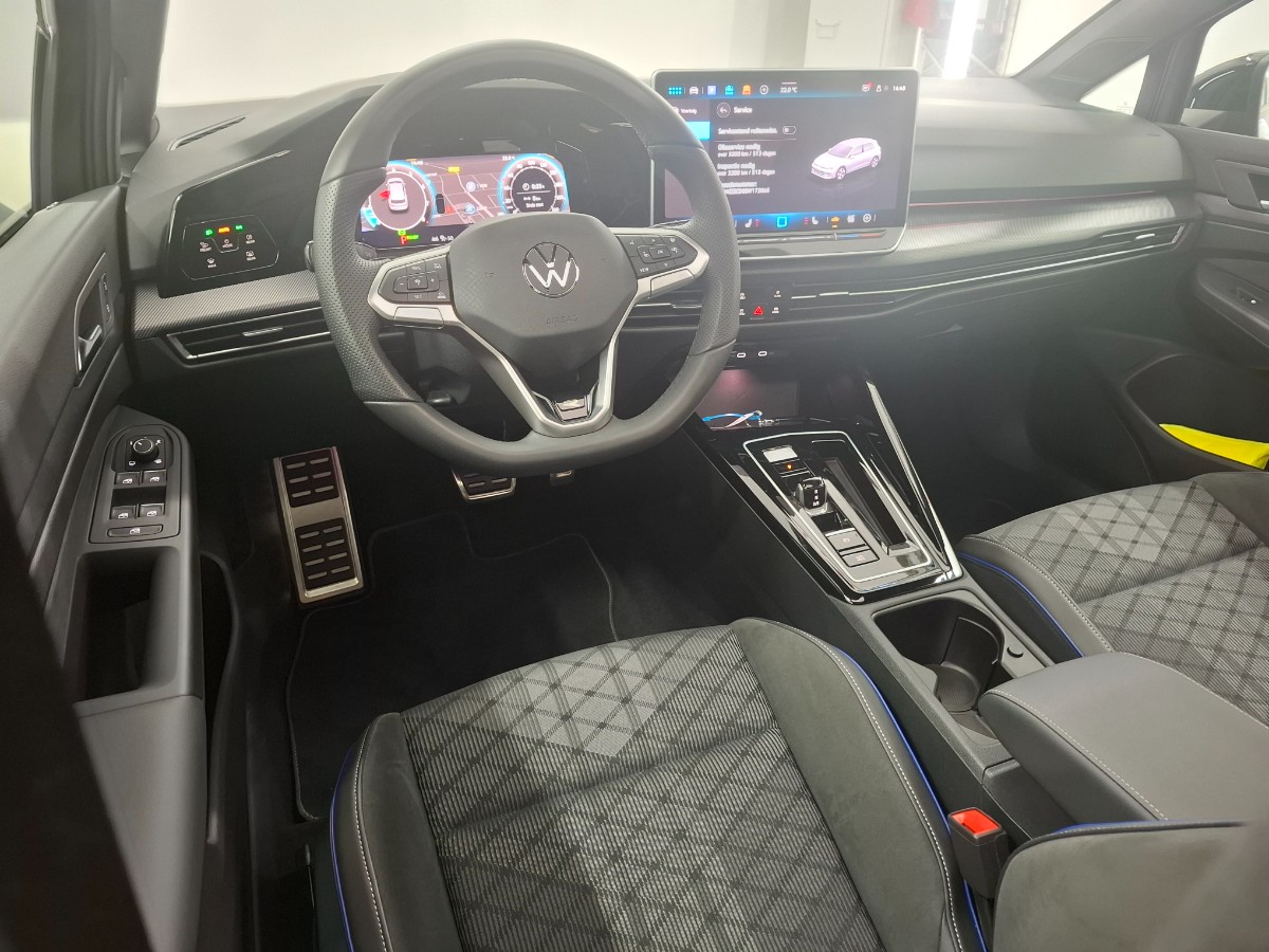 Volkswagen Golf VIII 1,5 eTSI 150PK DSG R-Line +