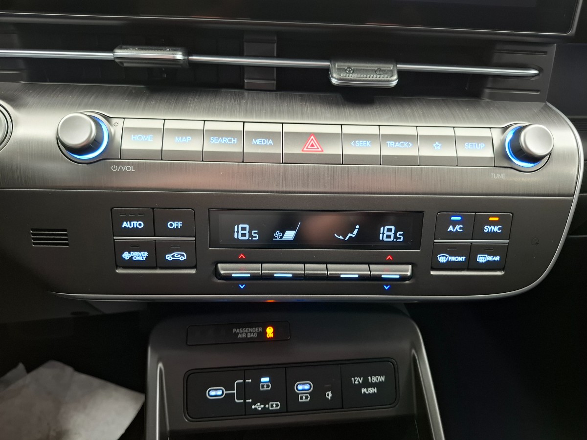 Hyundai Kona Premium 65.4 KWH Vol Leer Stoelverwarming Stoelverkoeling HUD