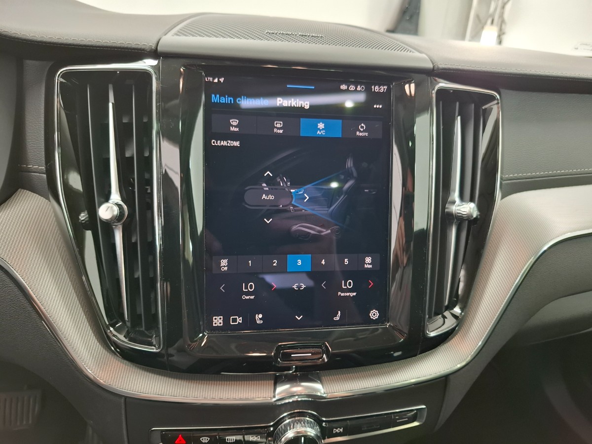 Volvo XC60 2.0 T6 Recharge AWD Plus Dark Long Range |H&K|Dodehoek|Pano|