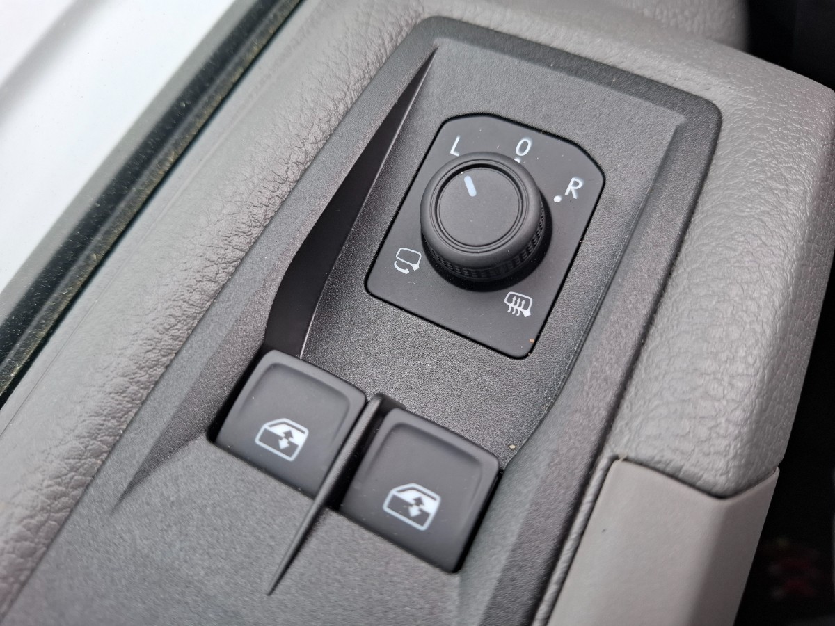Volkswagen Crafter NW MODEL 35 L3H3 140PK AUT | LED | Comfstoel | Stoelvw. | Laadvloer | Camera | Ready2Discover