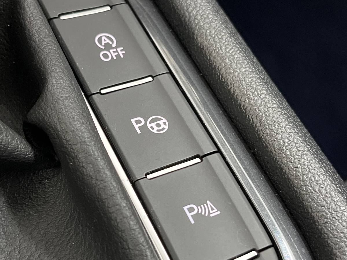 Volkswagen Tiguan Allspace 1.5 TSI Life Business 7p. |Pano|Trekhaak|ACC|Stoelverwarming|