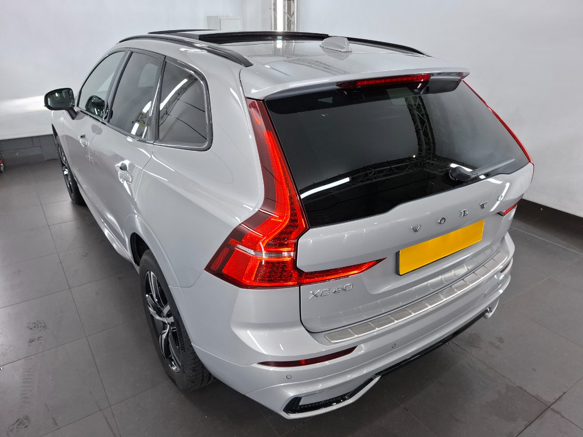 Volvo XC60 2.0 T8 AWD Recharge R-Desgin |Pano|H&K|Memory|Stoelverwarming|