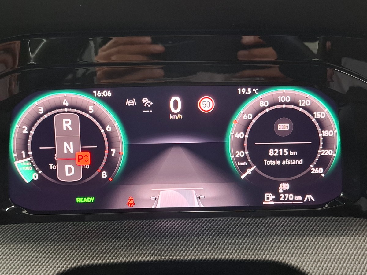 Volkswagen Golf 1.5 TSI R-LINE