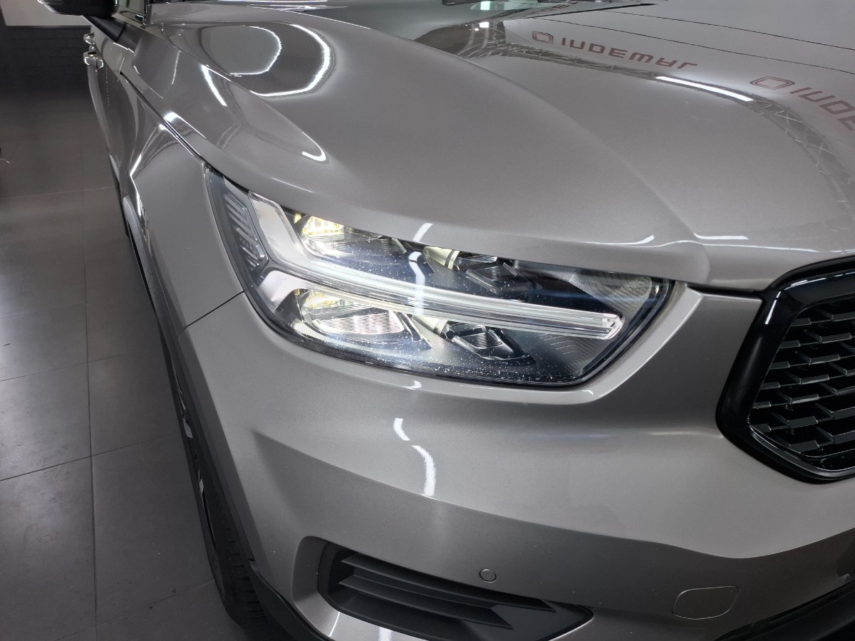 Volvo XC40 1.5 T4 Recharge R-Design Pano ACC H&K Elec Stoelen+Geheugen+Verwarming