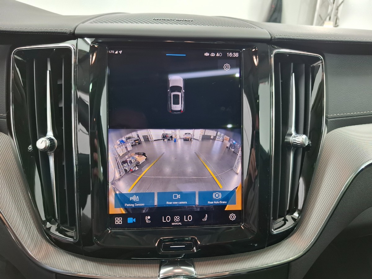 Volvo XC60 2.0 T6 Recharge AWD Plus Dark Long Range |H&K|Dodehoek|Pano|