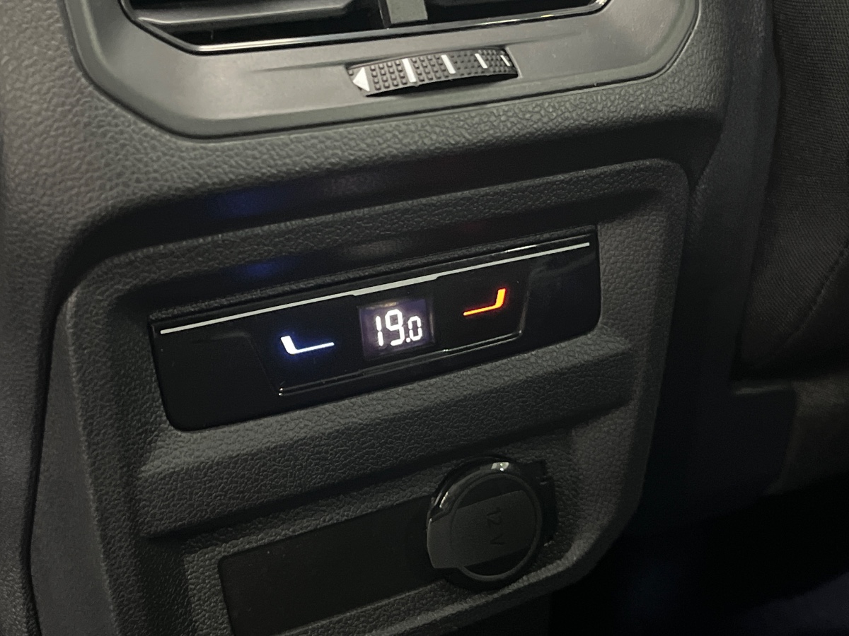Volkswagen Tiguan Allspace 1.5 TSI Life Business 7p. |Pano|Trekhaak|ACC|Stoelverwarming|