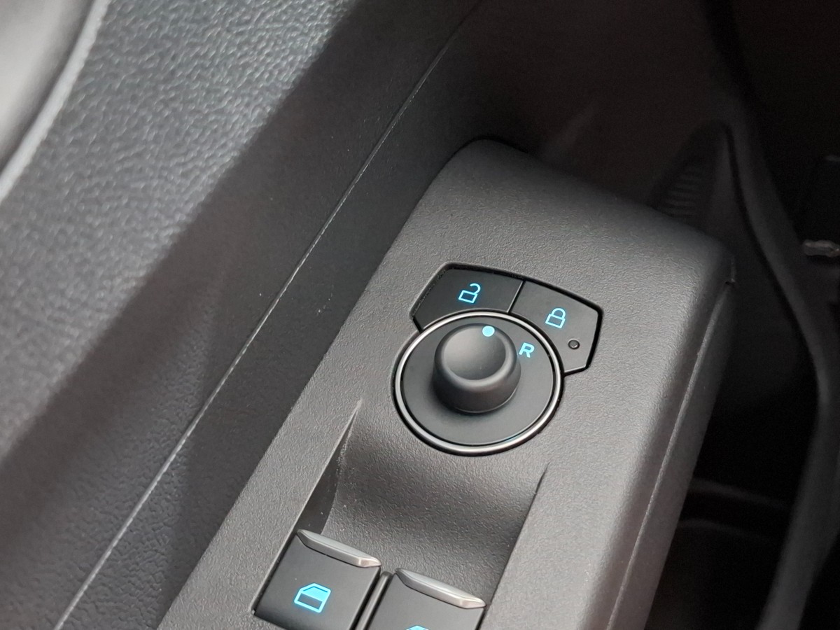 Ford Transit Courier 1.5L ECOBLUE 100PK TREND 16 IN. LICHTMETALEN VELGEN, 10-SPAAK0S , LED LAADRUIMTEVERLICHTING , LED DAGRIJVERLICHTING , PARKING PACK , TREKHAAK BPM VRIJ