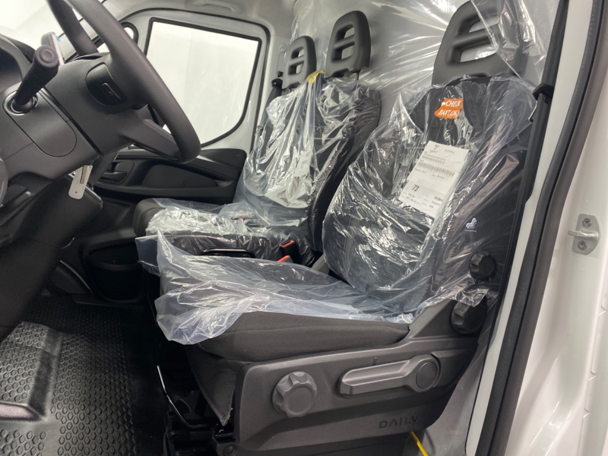 Iveco Daily 35C18HA8 V L2H2 3520 | MY 25 | Dubb.Lucht | Comfort pack | Navi Trekhaak Camera | 86l Tank | Rswiel