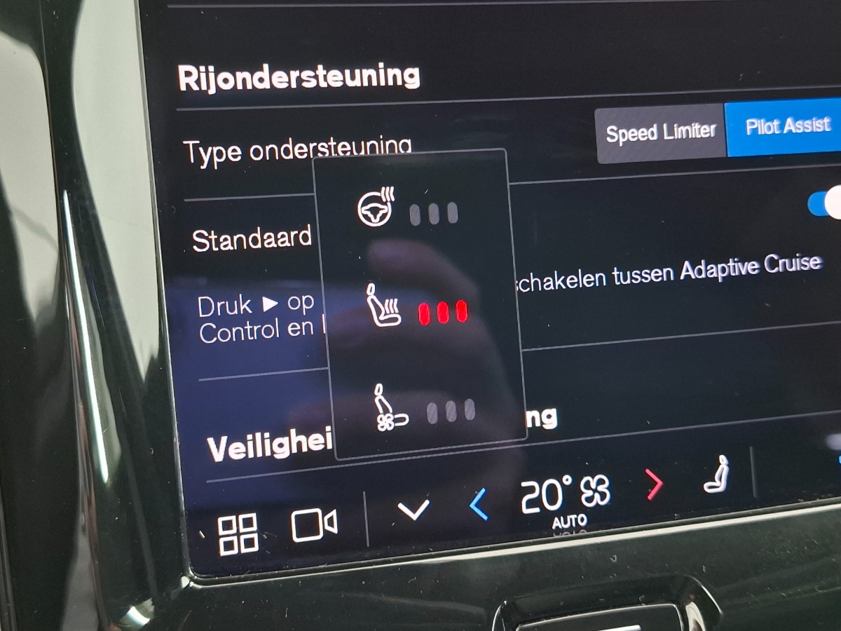Volvo XC60 2.0 T8 AWD Recharge R-Desgin |Pano|H&K|Memory|Stoelverwarming|