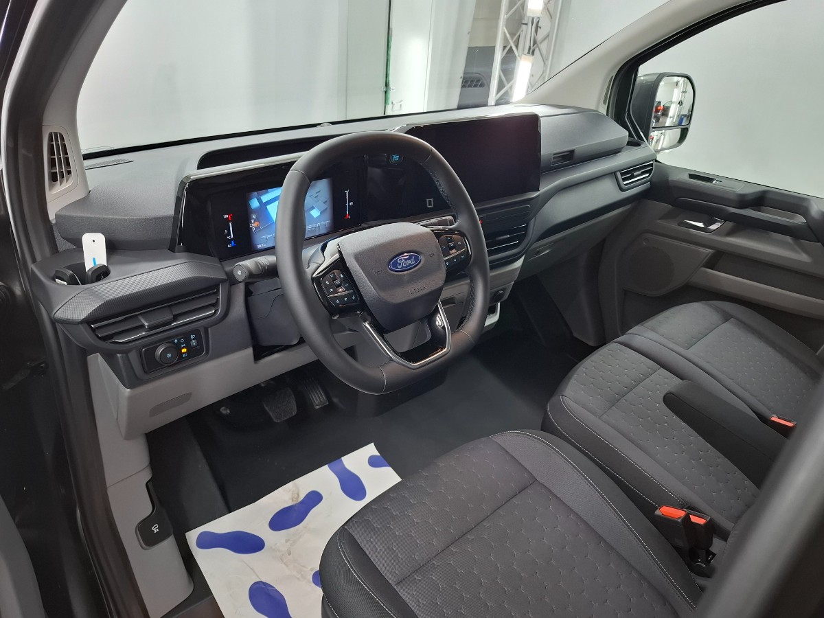 Ford Transit Custom 320 2.0 TDCI L2H1 Limited