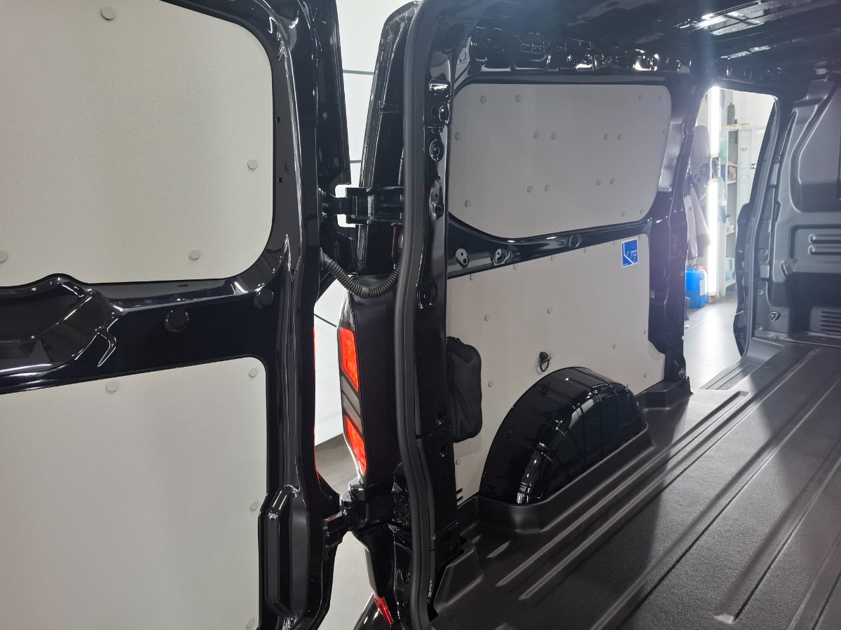 Ford Transit Custom 320 2.0 TDCI L2H1 Limited