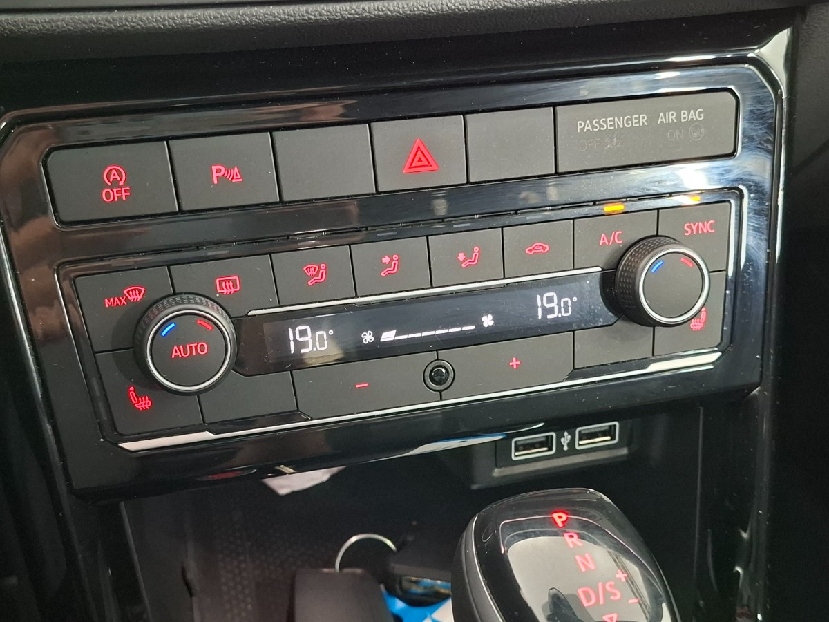 Volkswagen T-Cross 1.0 TSI Style Business R