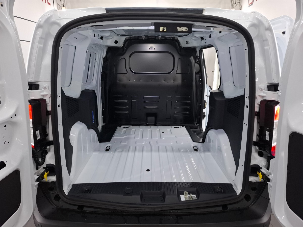 Ford Transit Courier 1.5L ECOBLUE 100PK TREND 16 IN. LICHTMETALEN VELGEN, 10-SPAAK0S , LED LAADRUIMTEVERLICHTING , LED DAGRIJVERLICHTING , PARKING PACK , TREKHAAK BPM VRIJ