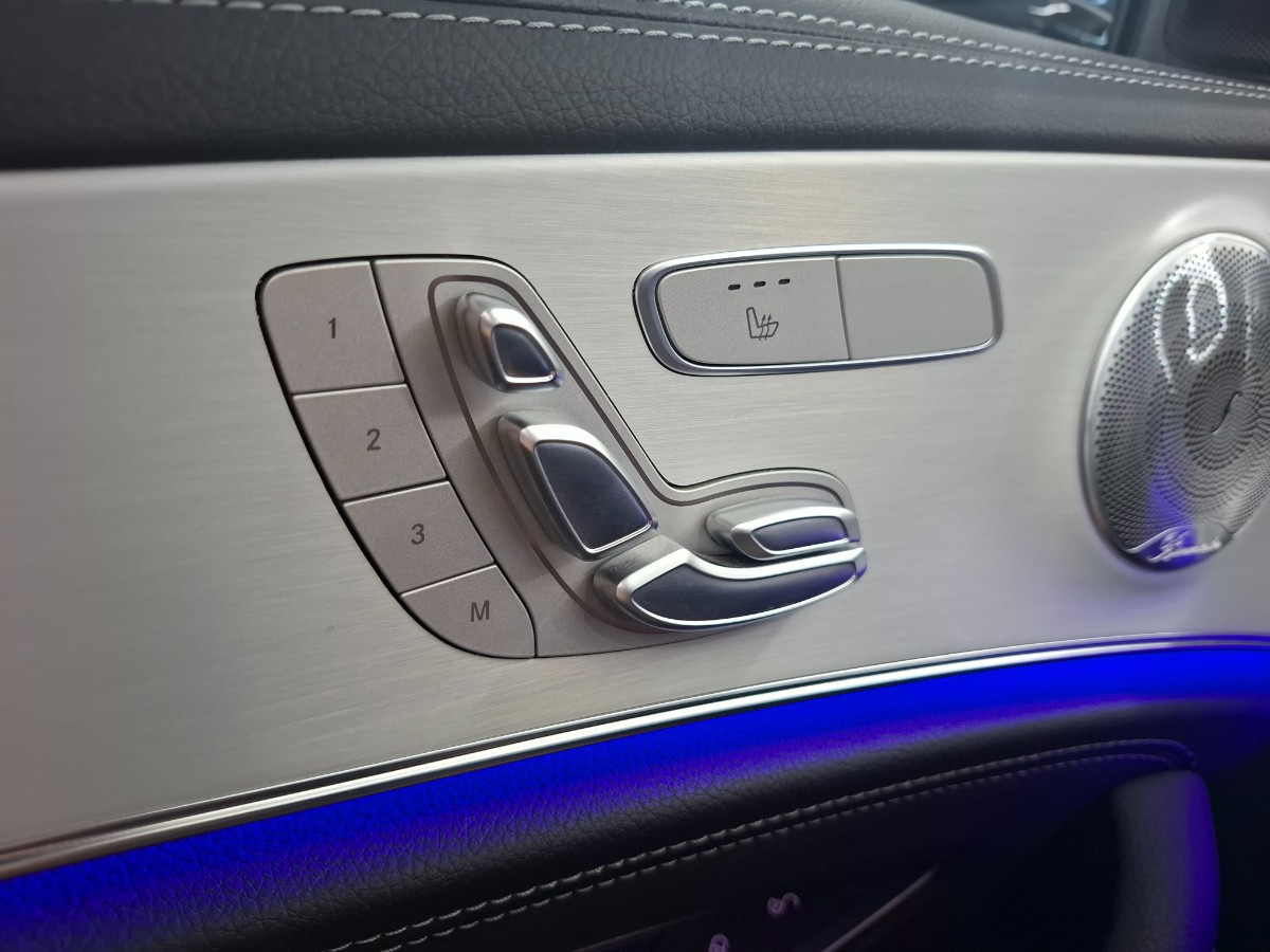 Mercedes-Benz E-klasse Estate 300 e AMG Line Pano Burmeister Elect stoelen met geheugen