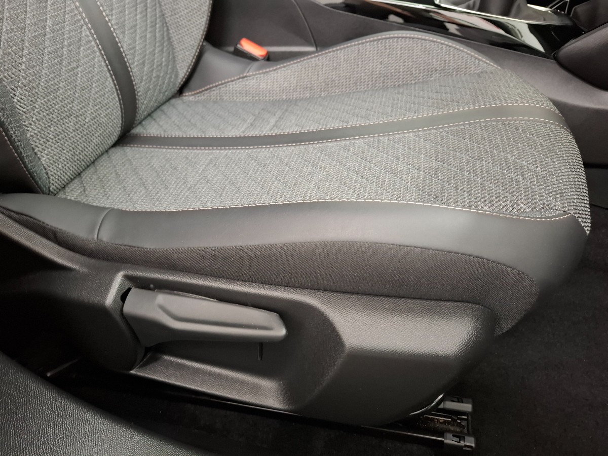 Peugeot 2008 1.2 PureTech 100 Allure