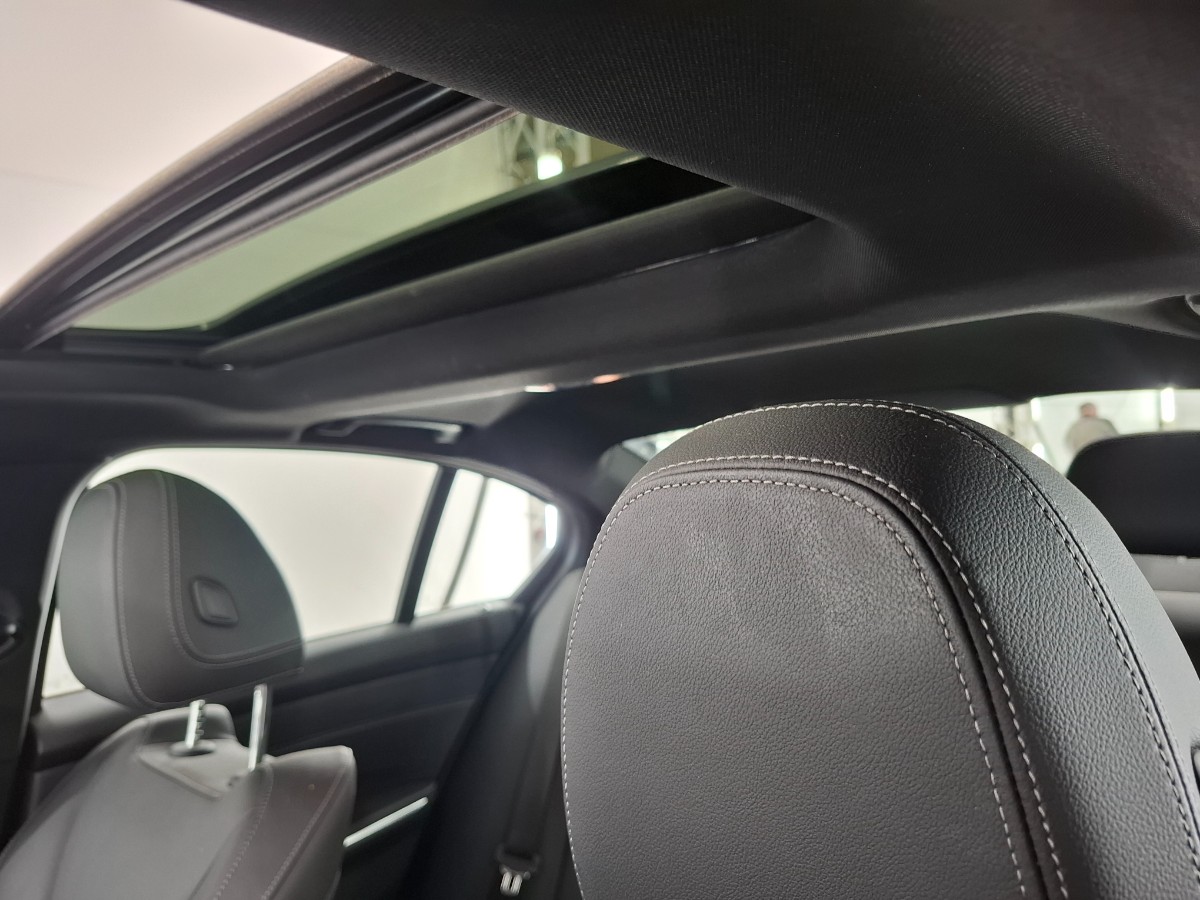 BMW 3-serie 330e High Executive