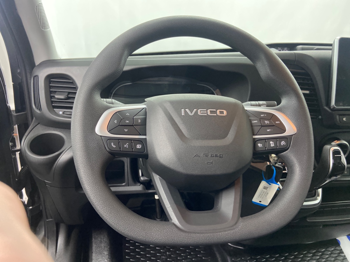 Iveco Daily NW MODEL | 35S18HA8 V L2H2 | 3.0 180PK | Grey met. | Navi | ECC | ACC | Gev. stoel | CAM | THK