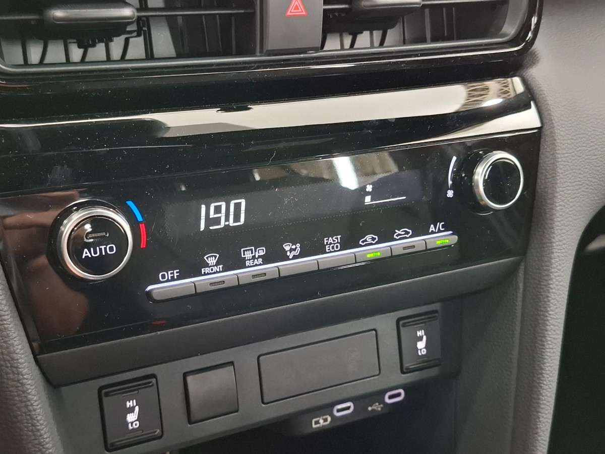 Toyota Yaris Cross 130pk teamplayer + winter + safety