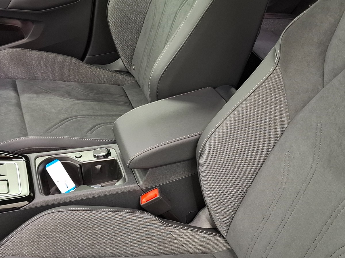 Volkswagen Golf Style 1.5 TSI eHybrid DSG | Zwart dak | IQ LIGHT | LMV 18 Catania | Winterpakket | PURE WHITE