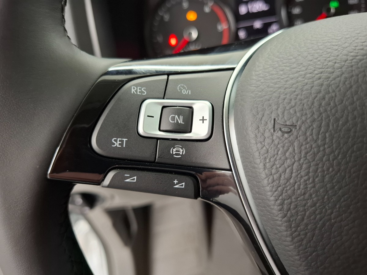 Volkswagen Crafter 35 2.0 TDI 140PK L4H3 Highline | LED | Climatronic | Leder stuur verwarm. | Comfortstoel | Stoelverw. | Trekhaakvoorb.| Reflex Silver