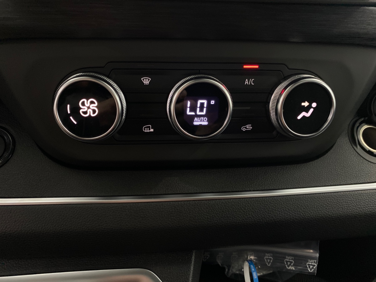 Renault Trafic L2H1 T29 DC dCi 170 EDC Extra – Gris Comete