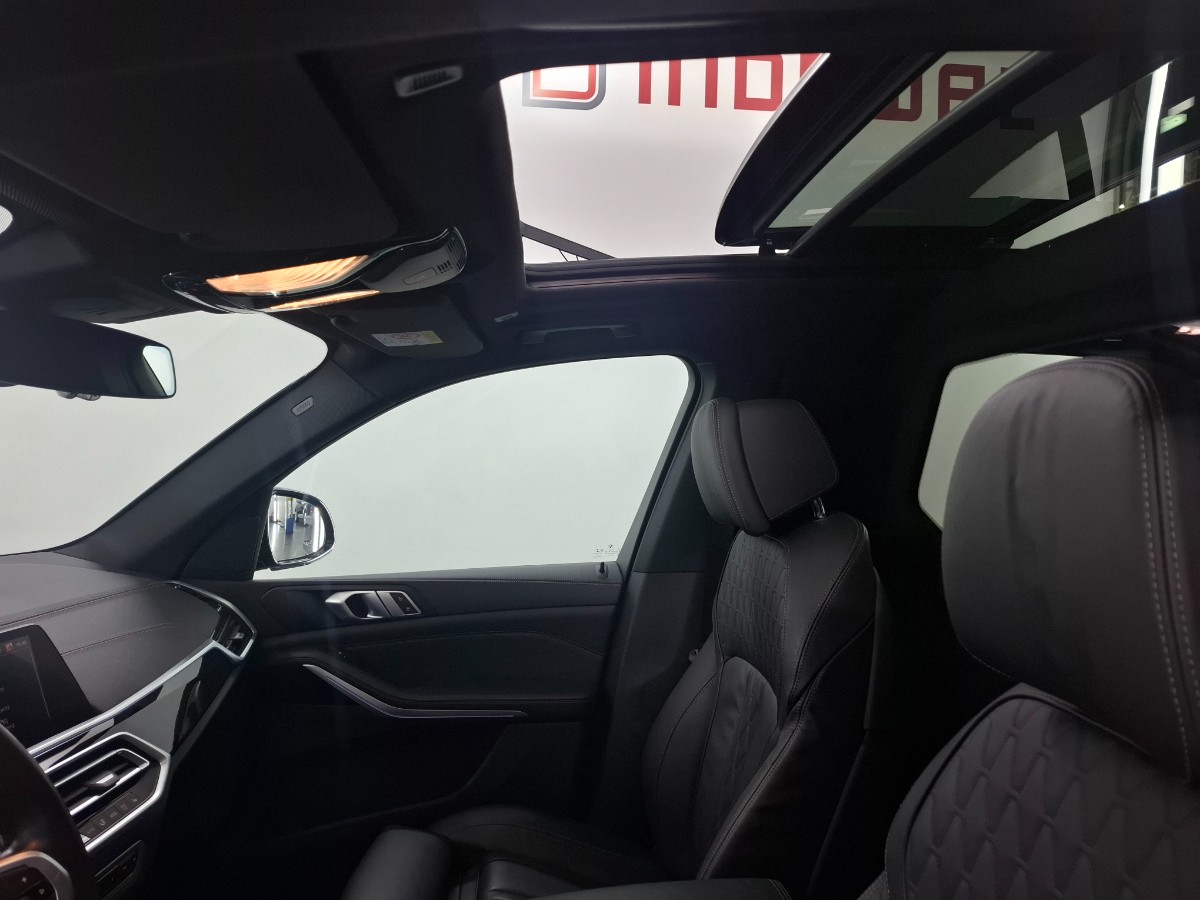 BMW X5 Xdrive 40d | Grijs kenteken | 22″ LMV | Trekhaak elekt. | Pano | HiFi | Soft-close | Innovation | DRAVITGRAU