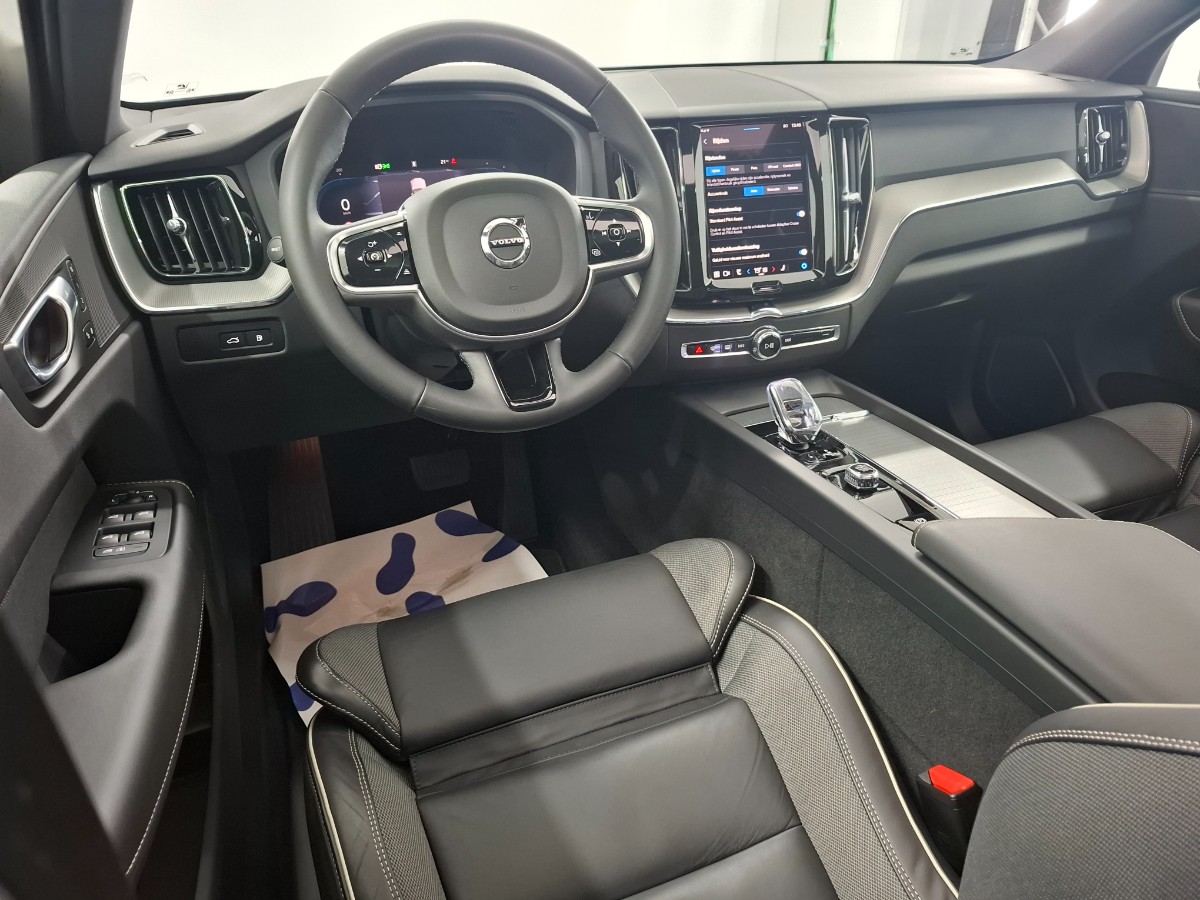 Volvo XC60 2.0 T6 Plug-in hybrid AWD Ultimate Black Edition Panoramadak