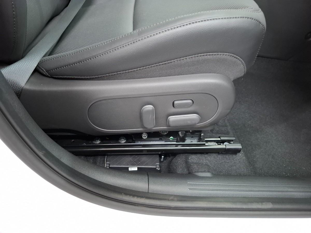 Hyundai Kona Premium 65.4 KWH Vol Leer Stoelverwarming Stoelverkoeling HUD
