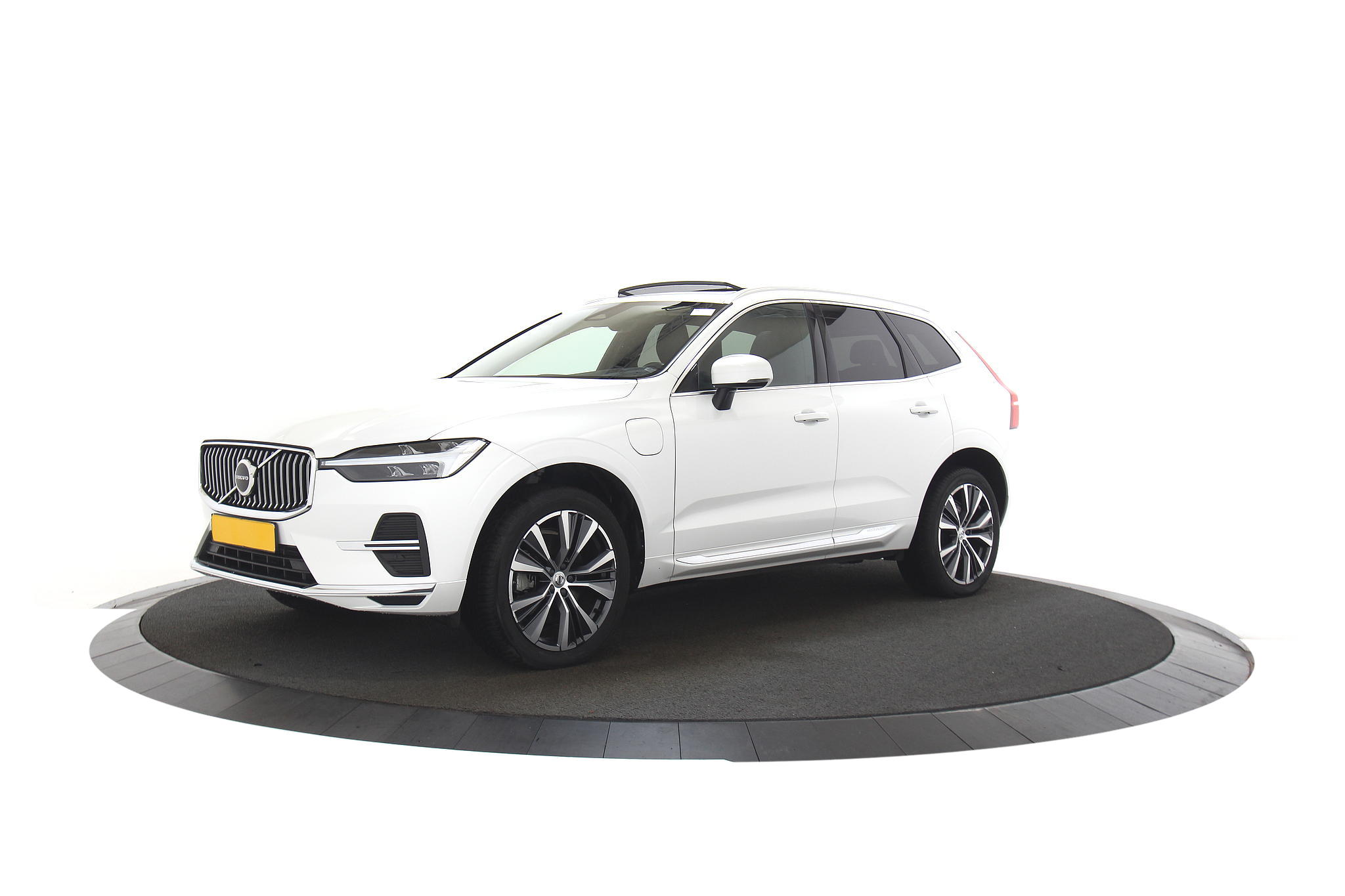 Volvo XC60 2.0 T6 Recharge Inscription |Pano|H&K|