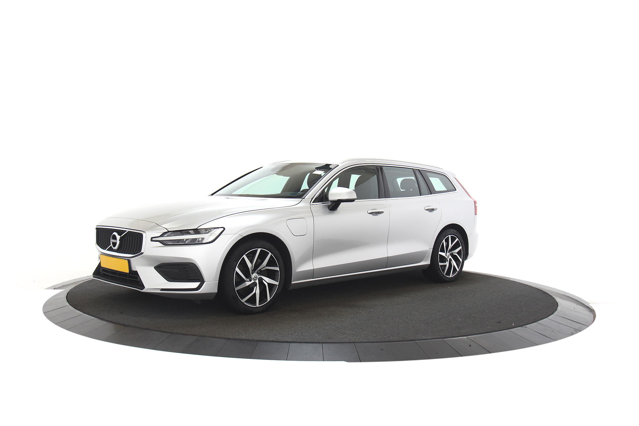 Volvo V60 T8 Recharge Twin Engine Momentum Pro