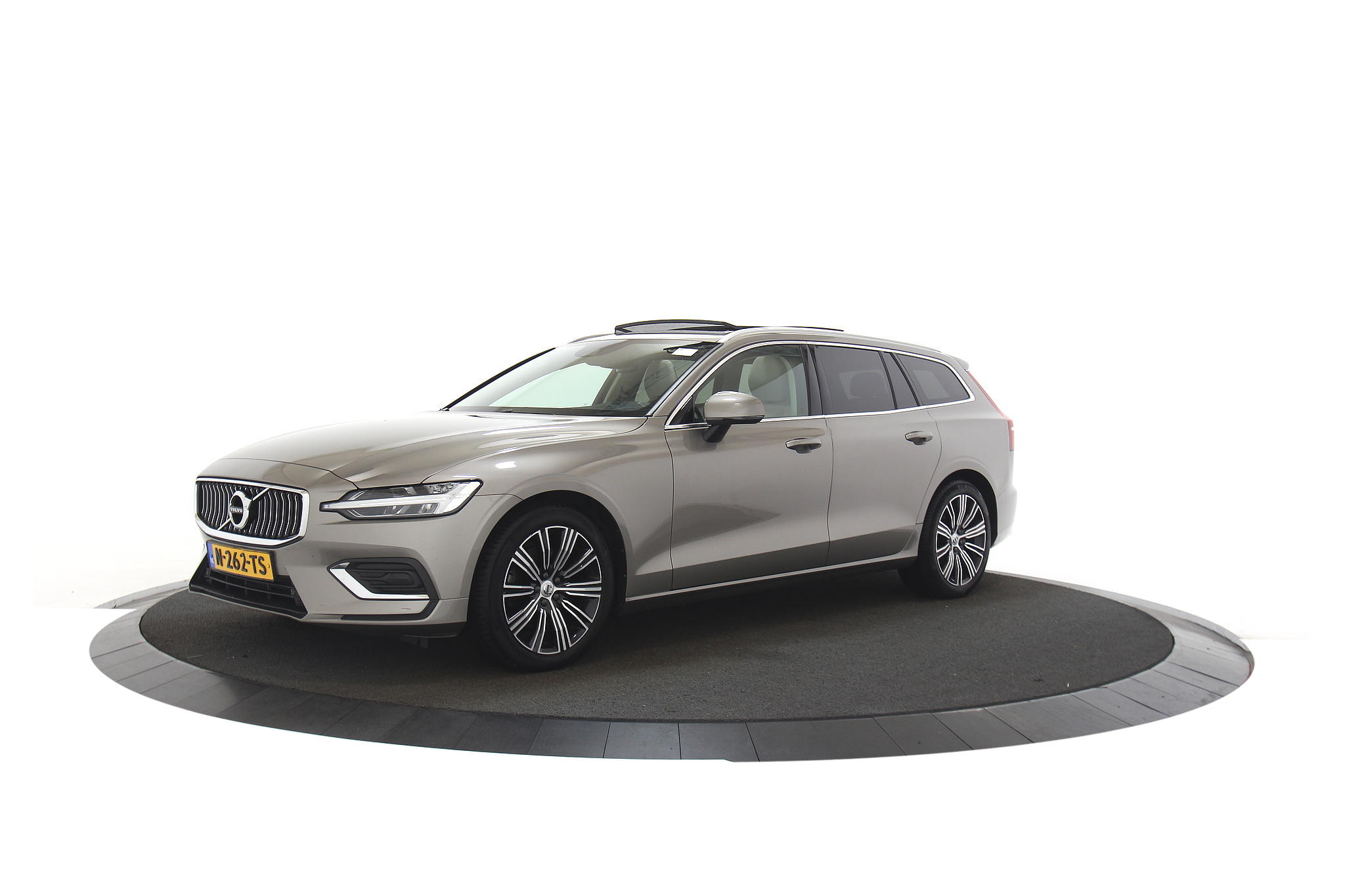 Volvo V60 2.0 B4 Inscription |Pano|H&K|Memory|ACC|