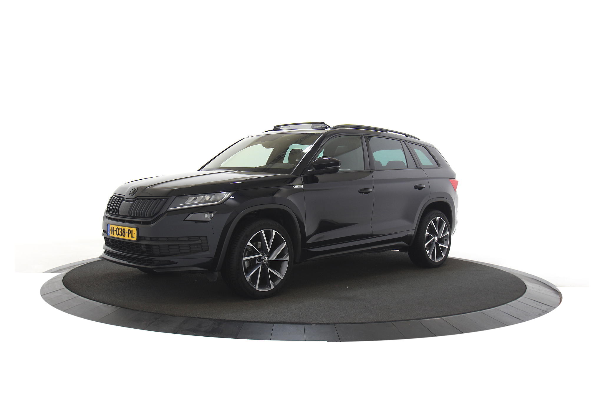 Skoda Kodiaq 1.5 TSI Sportline Business Pano trekhaak canton