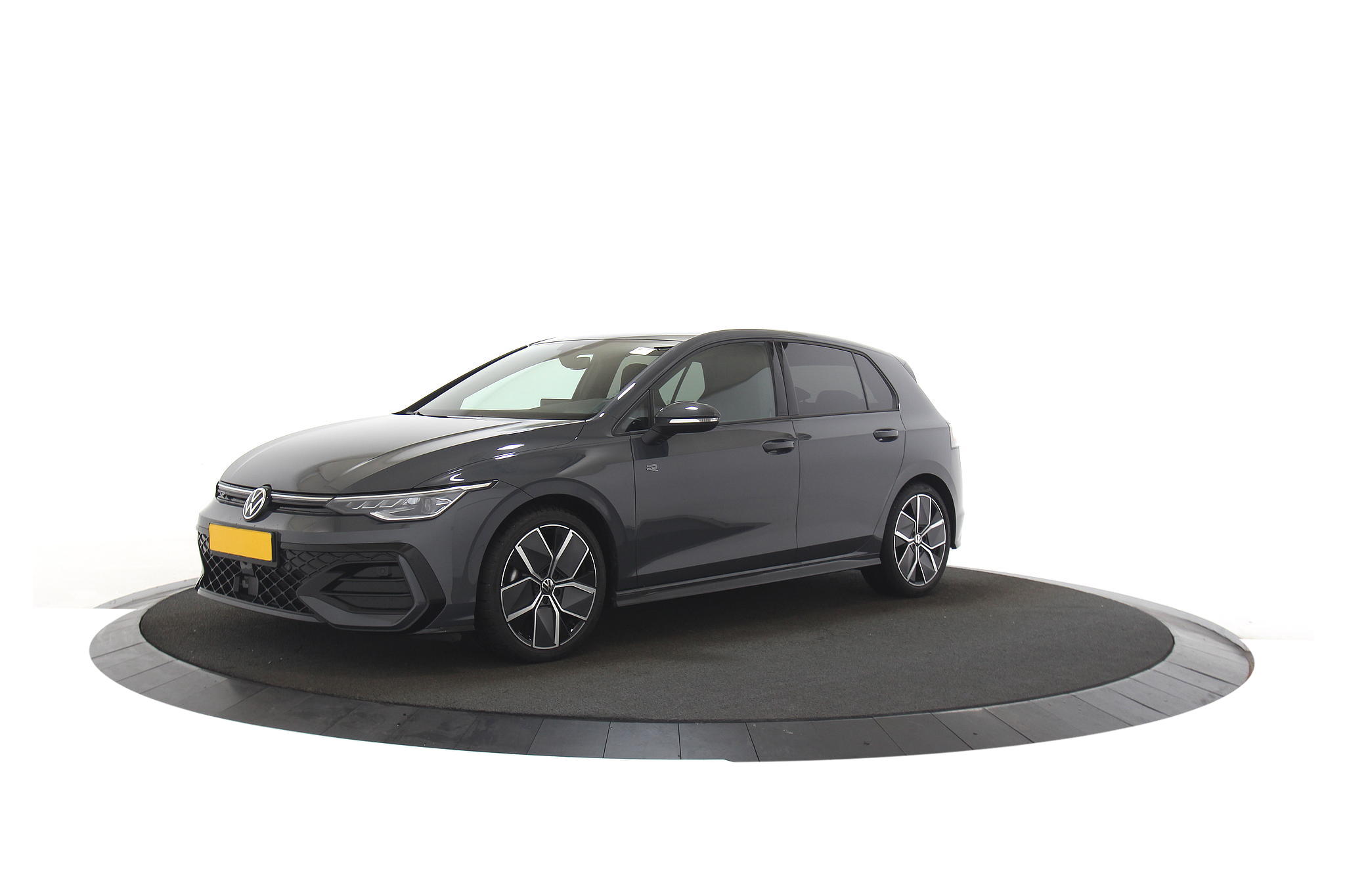 Volkswagen Golf New R-Line 1.5 eTSI 150PK DSG | Dolphin Gray Met. | Leeds R18 | IQ LED | Licht & Zicht | Winter Assist Travel pakk | Digital Cockpit Pro