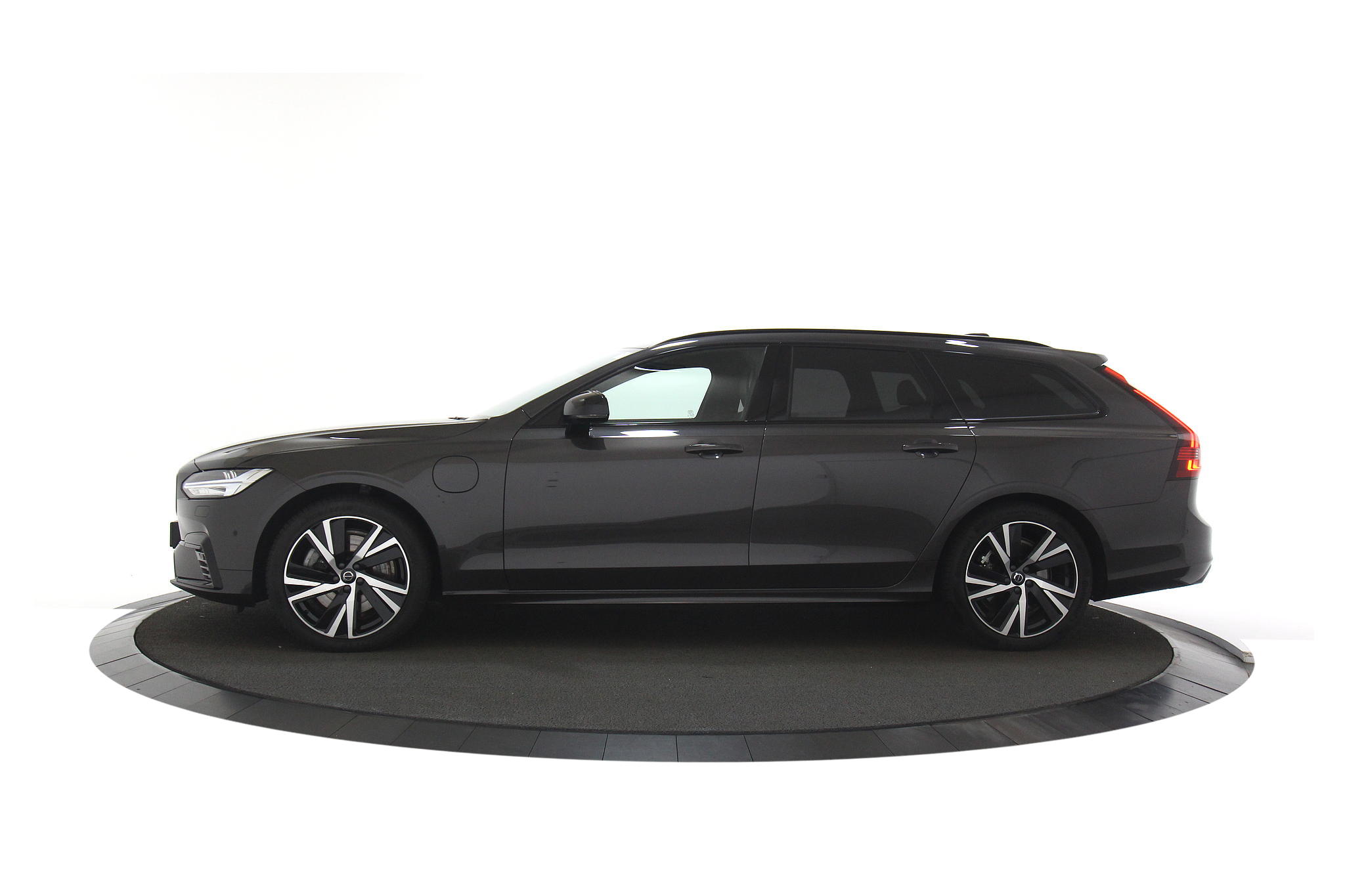 Volvo V90 T6 AWD Recharge plus dark, pano, trekhaak