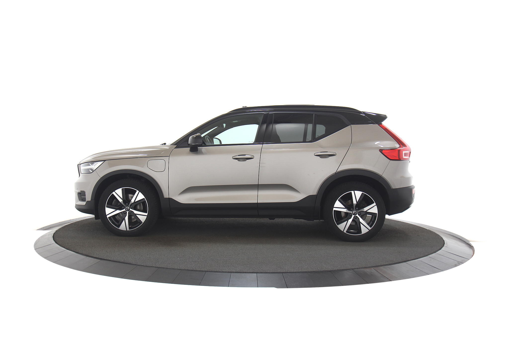 Volvo XC40 1.5 T4 Recharge R-Design Pano ACC H&K Elec Stoelen+Geheugen+Verwarming