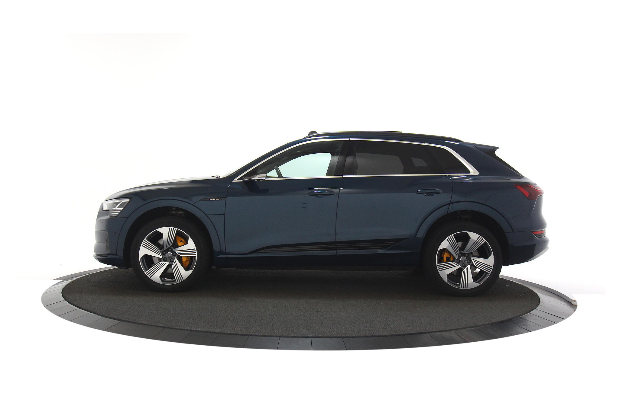 Audi e-tron e-tron 55 quattro advanced Pro Line Plus 95 kWh Pano ACC Leder Elec. Stoelen+Geheugen B&O Luchtvering