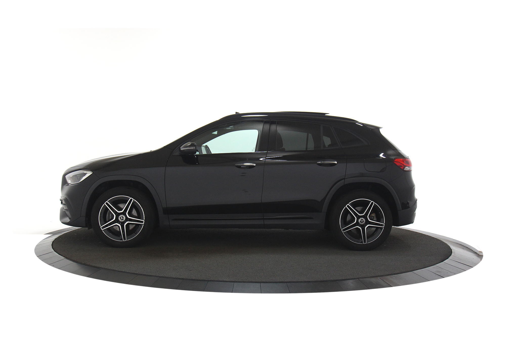 Mercedes-Benz GLA-klasse 250 e Business Solution AMG Pano Night Pakket Sfeerverlichting Elec Stoelen+Geheugen