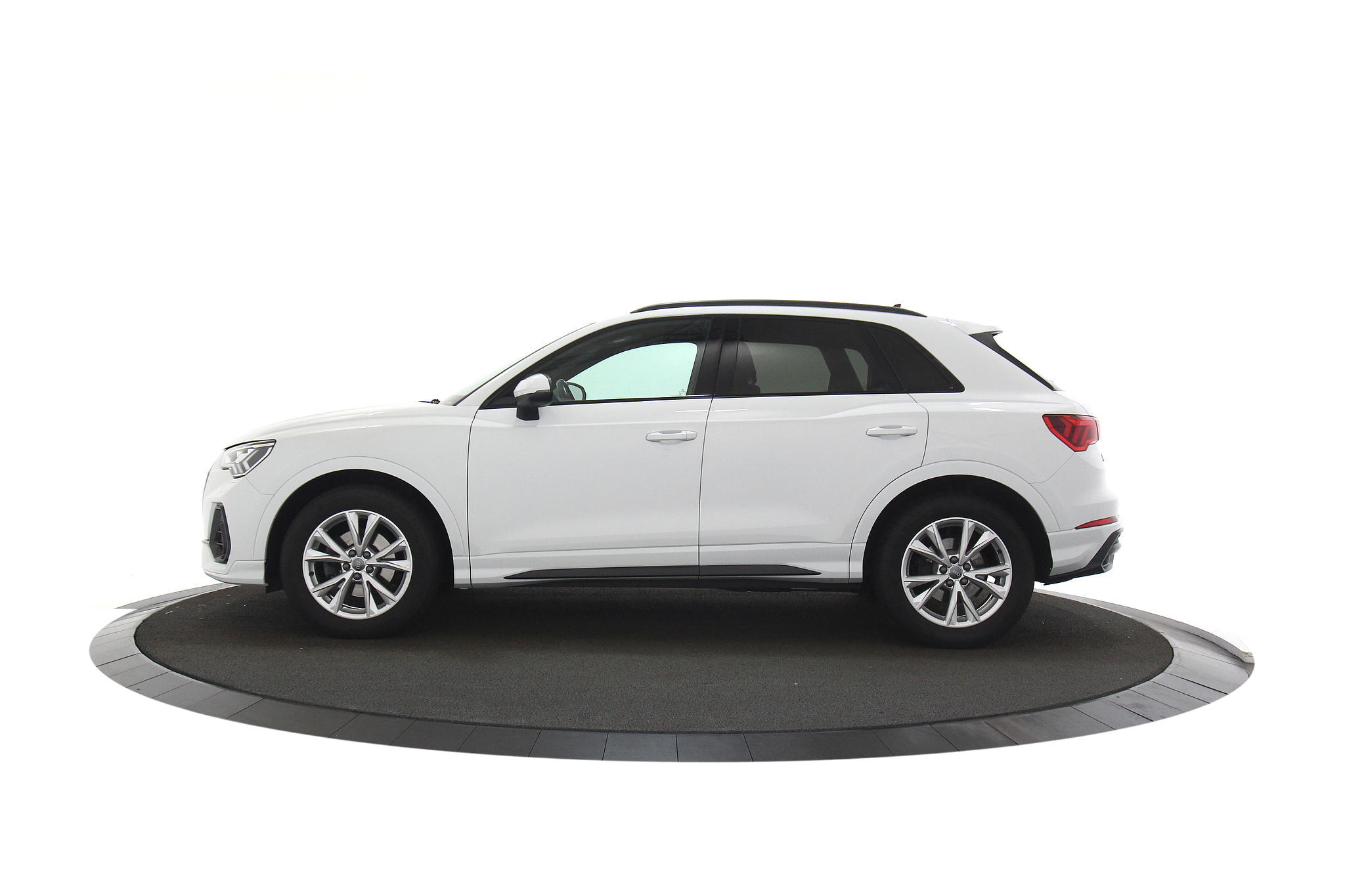 Audi Q3 35TFSI 150PK S-tronic S-edition Metallic stoelverwarming